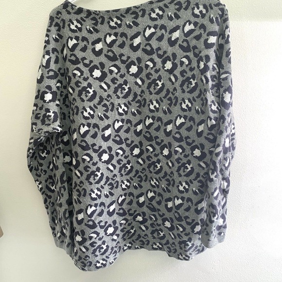 Loft Cheetah Print Super Soft Sweater Leopard Gray Womens Size Medium M Crewneck - Picture 3 of 5